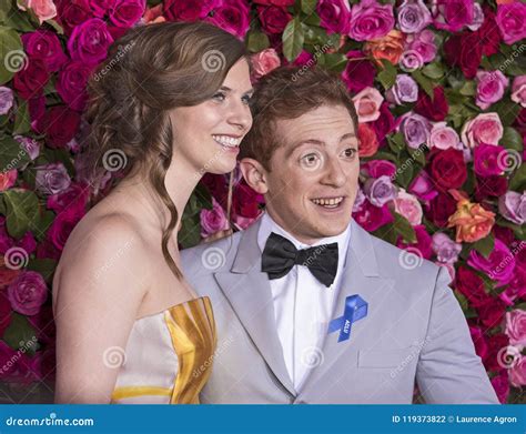 Lilly Jay Y Ethan Slater En Tony Awards 2018 Fotografía Editorial Imagen De Apuesto Mejor