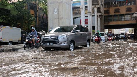 4 Ruas Jalan Di Jakarta Terendam Pasca Hujan Semalaman Mana Saja