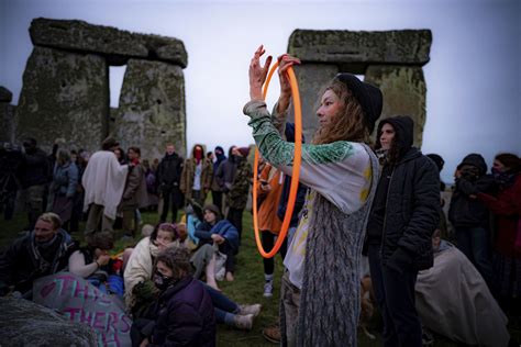 Crowds gather at Stonehenge for Solstice despite advice