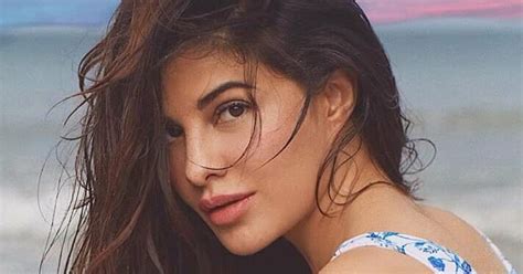 Jacqueline Fernandez 5 Hot Sexy Bikini Photos