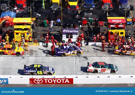 NASCAR - Pit Stops! Editorial Stock Photo - Image: 8939183