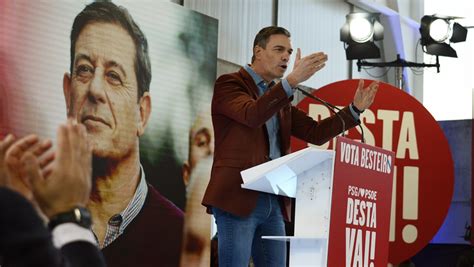 Sánchez arropa a Besteiro y pide el voto para el PSOE como única opción