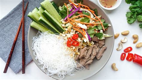 Vietnamese Pho Salad Bowl - Pho-nomenally tasty!