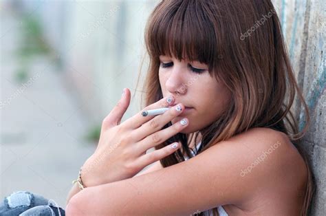 Teenage girl smoking cigarette — Stock Photo © SolidPhotos #60723527