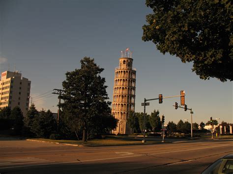 The 30 Weirdest Roadside Attractions in America – SheKnows