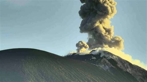 Enam Jam Terakhir Ile Lewotolok Kembali Erupsi 16 Kali Letusan