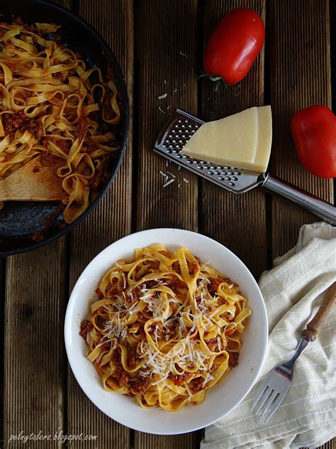 Makaron tagliatelle z sosem bolońskim Tagliatelle con ragù alla bolognese