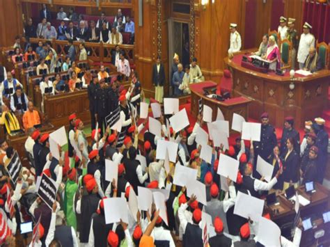 Samajwadi Party Opposition Protest During Rajyapal Abhibhashan In Up