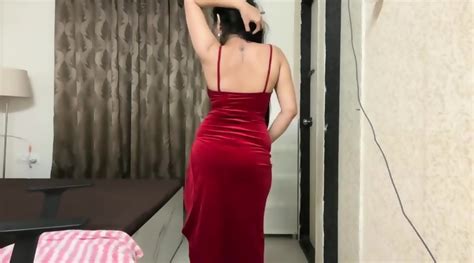 Indian Hottie In Webcam Stripping Good Show With Dildo