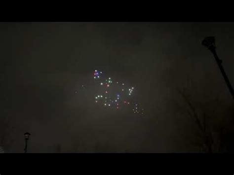 Drone Christmas light show - YouTube