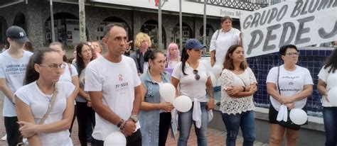 Galeria Veja Imagens Da Marcha Que Homenageou V Timas Do Atentado Em