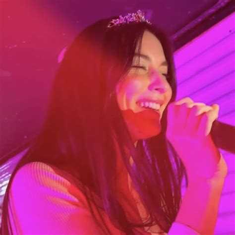 Princess Gracie Abrams Brunette Girl Pretty People