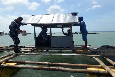 Tingkatkan Kesejahteraan Masyarakat Pesisir TNI AL Gelar Serbuan Karya