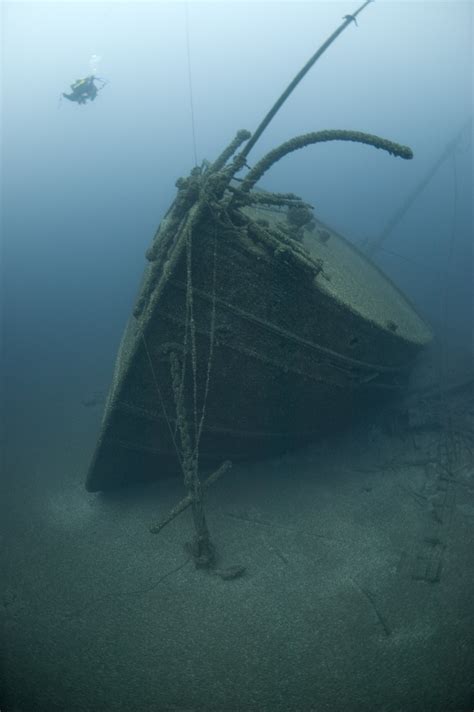 Great Lakes shipwrecks: Maps reveal an underwater graveyard - Big Think