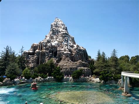 Disneyland Matterhorn Wallpaper - WallpaperSafari