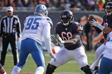 Chicago Bears: James Daniels has age, experience on his side