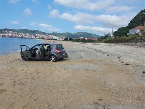 ACCIDENTE EN CANGAS Cae Un Coche A La Playa De Rodeira