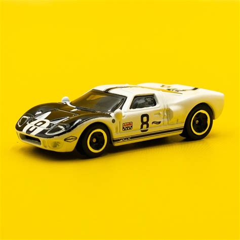 Машинка Hot Wheels АМЕРИКАНСКАЯ КЛАССИКА Ford GT Коллекционная Кейс