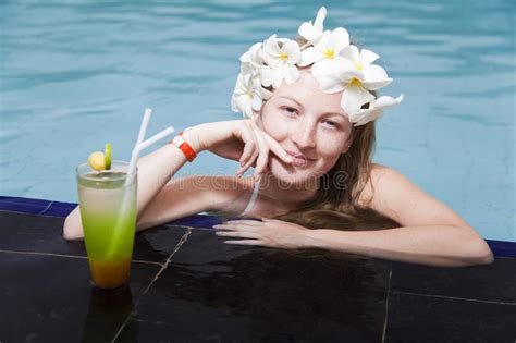 Belle Jeune Blonde Photo Stock Image Du Yeux Course 33927044