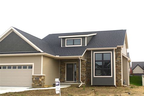 Mastic Pebblestone Clay Siding With Lighter Tan Corners Exteria Dual