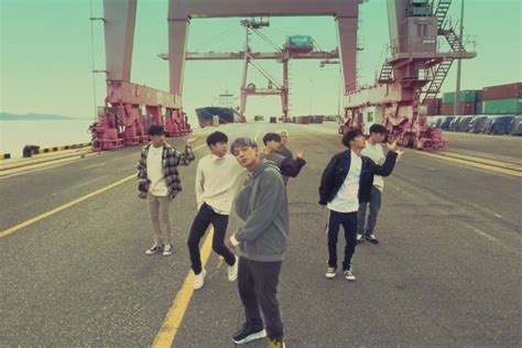 Ikon Muestra Sus Movimientos De Baile En Nuevo Video Actuación De