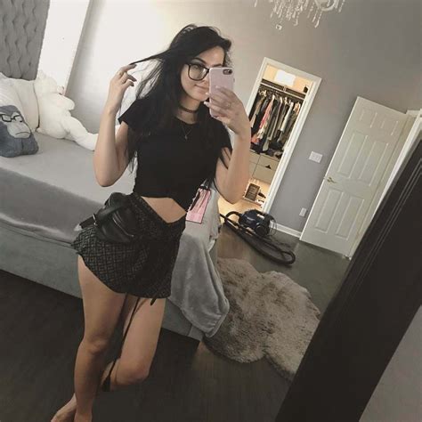 Sssniperwolf Showing Off Her Amazing Body Scrolller