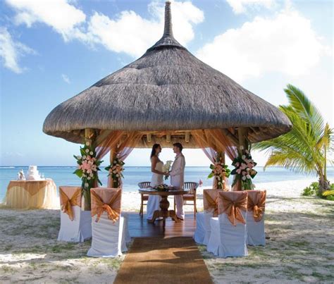 Elegant Wedding Style: Wedding Decorations at the Beach