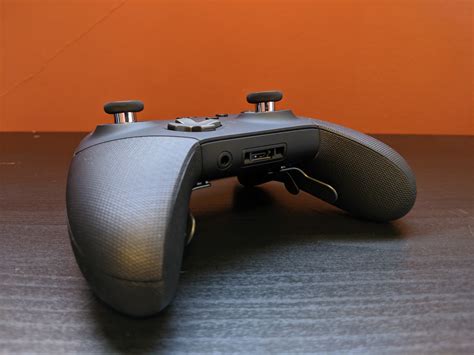 بررسی Xbox Elite Controller Series 2 review: موارد مشابه اما بهتر است