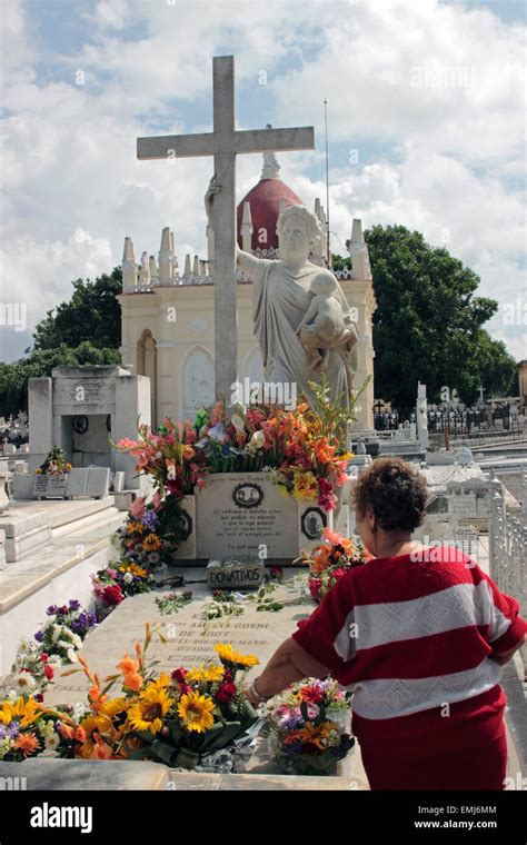 La Milagrosa Tomb Statues And Sculpture Columbus Colon Cemetery One Of