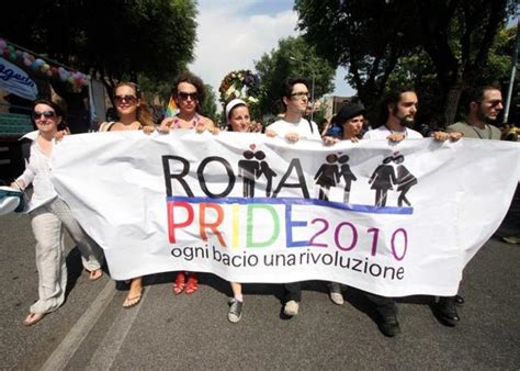 Roma Pride Sfilano I Gay