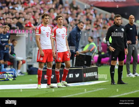 Leon Goretzka Fc Bayern Munchen Li Mit Thomas Muller Hi Res Stock