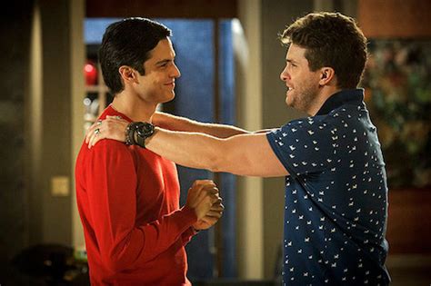 Globo deve decidir se beijo gay vai ao ar em Amor à Vida MUNDO NOVELAS