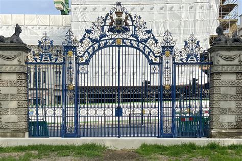 History Behind the Devonshire Gates in Green Park