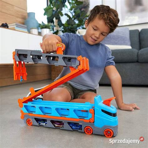 HOT WHEELS wyścigowy transporter autek w zestaw PREZENT ŚWIĘTA HIT