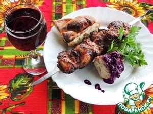 Ткемалевый шашлык с соусом из жимолости – кулинарный рецепт