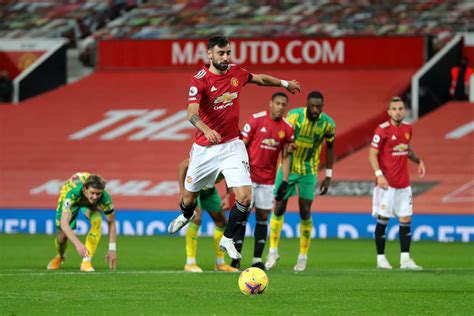 Bruno Fernandes overtakes Manchester United legend for penalty goals