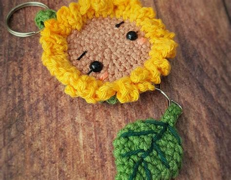 PATRÓN GRATIS Llavero de Girasol en Crochet Crochetisimo