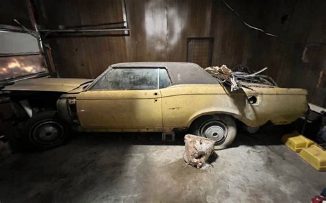 Torn Down When New 1971 Lincoln Continental Mark III Barn Finds