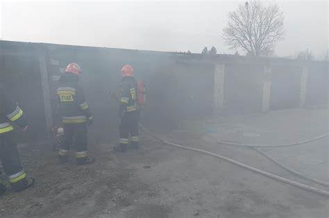 Legionowo Pożar garażu przy ulicy Stefana Czarnieckiego zdjęcia