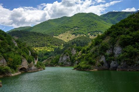 A Piedi Lungo Le Gole Del Sagittario Sentieri E Percorsi Tesoro Turismo