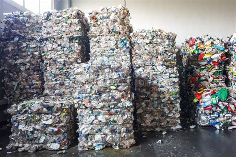 Plastic Balen Bij De Installatie Van De Afvalverwerking Afzonderlijke