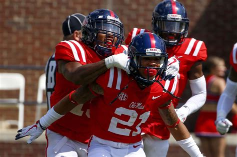 Previewing Alabama Vs Ole Miss The Rebel Defense Struggles Against The Run