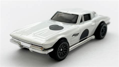 Hot Wheels Corvette Sting Ray Race Day Gtb White