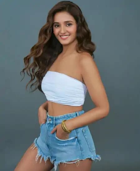 Shakti Mohan Latest Hot And Beautiful Pics