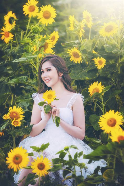 Hot girl Cần Thơ tung ảnh xinh đẹp giữa rừng hoa hướng dương