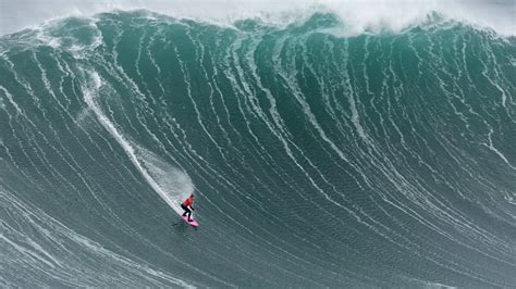 Portugal Des Concurrents Du Monde Entier Surfent Sur Le Vent Et Les