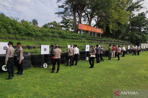 268 Personel Polresta Mataram Latihan Menembak ANTARA News