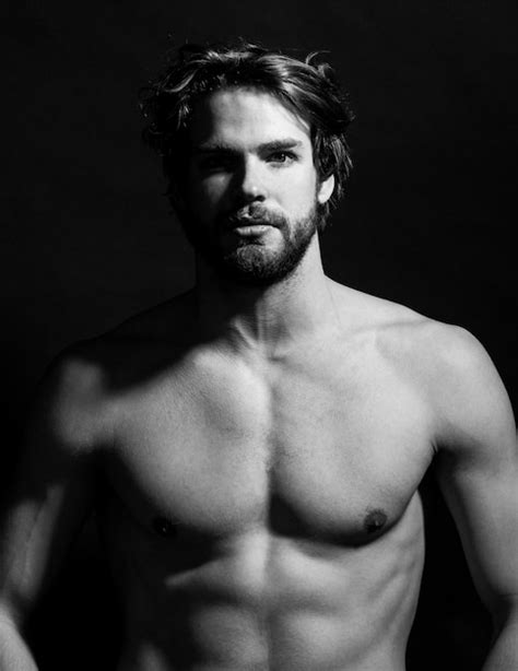 Retrato De Um Jovem Homem Bonito E Sexy Torso Nu Modelo Masculino