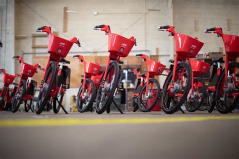 uber launches dockless bikeshare  seattle rolling  hundreds