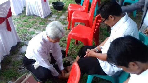 Video Begini Prosesi Pembasuhan Kaki Ibadah Kamis Putih Di Gereja